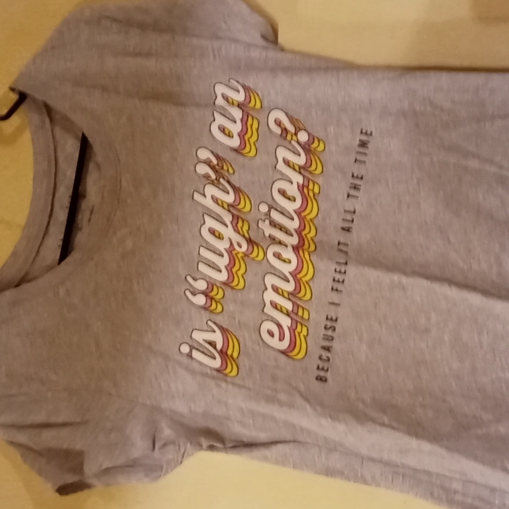 Grey tee